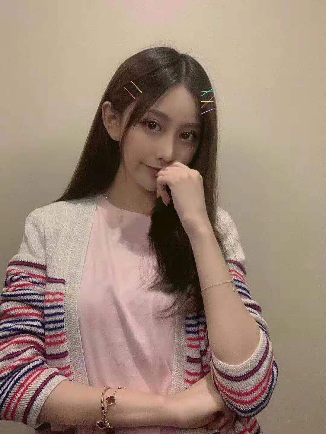 Ů
